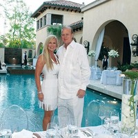 Ini Theresa Roemer, sosialita asal Texas, Amerika Serikat yang membangun rumah khusus untuk menyimpan seluruh koleksi tas, sepatu, baju, perhiasan, jam tangan dan aksesori mewah miliknya yang lain. Theresa merupakan istri dari Lamar Roemer. Pasangan suami-istri ini membangun bisnis minyak bersama-sama. Perusahaan mereka disebut-sebut sebagai salah satu perusahaan minyak populer sukses di Texas. Foto: Instagram