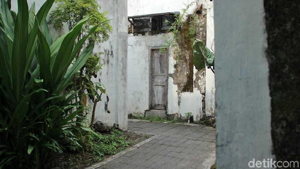 Foto: Bagi kamu yang menyukai bangunan antik dan bersejarah, Kampung Batik Laweyan pastinya cocok buat kamu. Ada banyak sudut-sudut tersembunyi yang bisa dijelajahi (Randy/detikTravel)