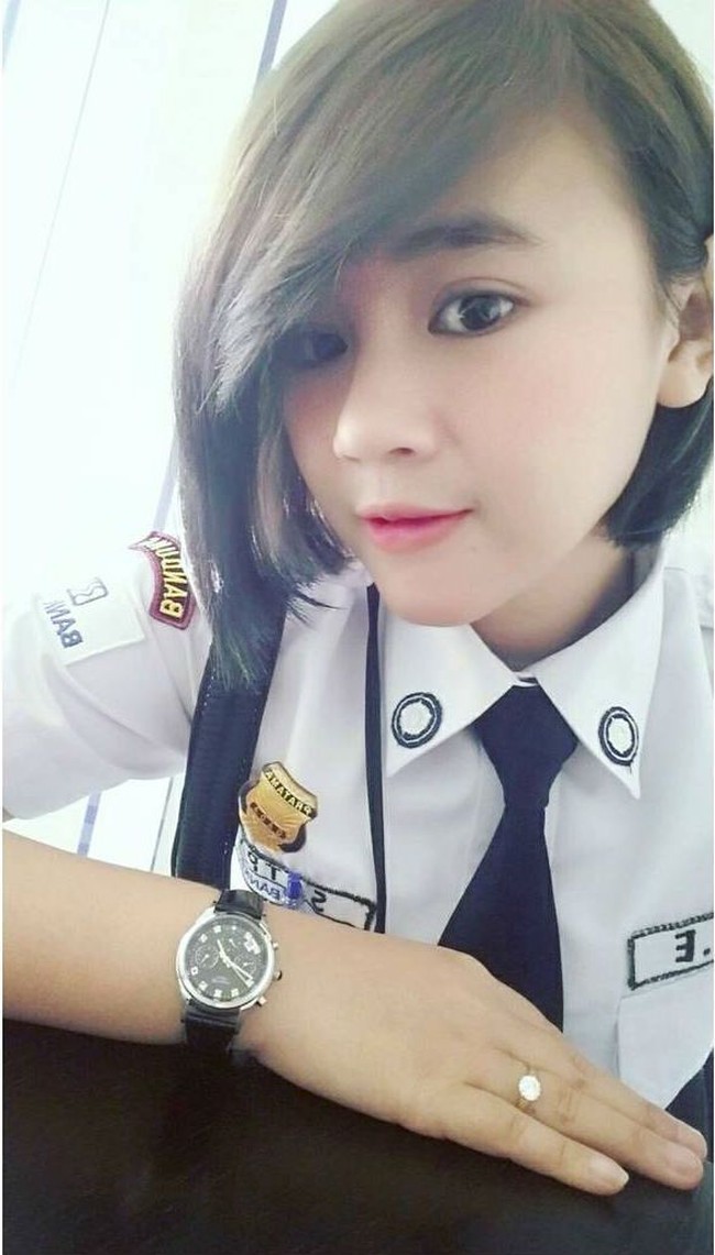 Pad halaman komentar akun media sosialnya, berjejal komentar pria yang mengagumi kecantikannya. Mereka menyebut paras wajah Rima terlihat tak kalah cantik dengan artis tanah air. Foto: Instagram