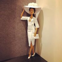 Pria Ini Buat Gaun Mewah Untuk Barbie dari Tisu, Hasilnya Keren Banget