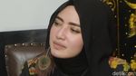 Senyum Yulia Mochamad saat Ditanya soal Opick
