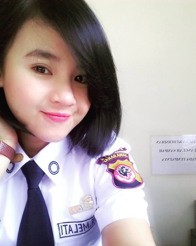 Inilah sosok satpam cantik sebuah bank pemerintah yang sempat membuat heboh sosial media. Foto: Instagram
