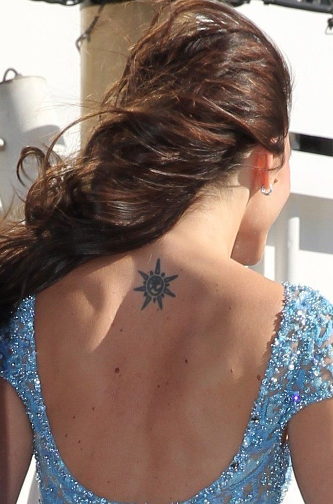 Sang Putri pun memiliki beberapa tato di tubuhnya. Salah satunya adalah tato berbentuk matahari yang ada di punggungnya yang kerap terlihat dari balik rambutnya ketika menggunakan pakaian backless.  