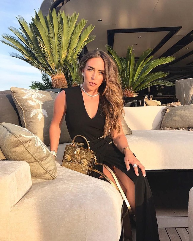 Berpenampilan menarik dan super tajir, Chloe Green malah jadi pelakor. Ia merupakan selingkuhan dari Jeremy Meeks. Foto: Instagram