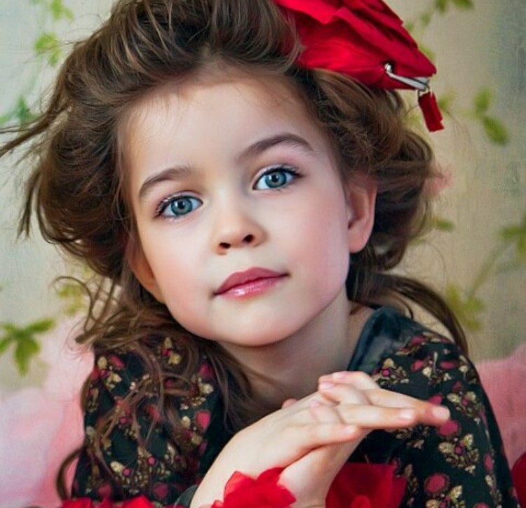 Alisa, si Gadis Kecil yang Pintar Bergaya