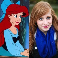 Wanita ini terlihat seperti Ariel di film The Little Mermaid dalam kehidupan nyata. Mereka sama-sama punya rambut merah dan mata biru yang bulat. Foto: Buzzfeed