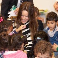 Kini, masa lalunya yang pernah jadi kontroversi itu sudah menjadi sejarah. Kini Sofia menjalani kehidupannya sebagai seorang putri yang elegan dan berjiwa sosial. Ia bahkan memiliki yayasan sosial pribadi yang banyak membantu anak-anak kurang mampu. Foto: Getty Images