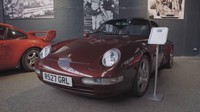 Diberitakan Motor1 yang melansir dari aku Youtube Carfection, Hexagon Modern Classic adalah diler mobil klasik milik Paul Michaeles. Foto: Pool (Motor1)