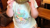 Wah kecil-kecil doyan duren nih. Gadis kecil yang biasa dipanggil Munel ini siap melahap duren segar. Mantap! Foto: Instagram @babymoonella
