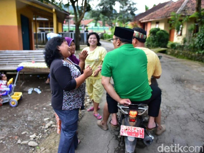 Tim Ridwan Kamil Sebut Naik Motor Pelat Merah Bukan untuk Kampanye