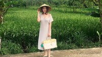 Ilmu padi, semakin berisi, semakin merunduk, tulis Pamela di Instagram. Sudah cantik, rendah hati pula, hebat kamu Pamela. (Pamela Ardana/Instagram)
