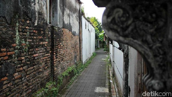Foto: Menariknya lagi, traveler bisa menjumpai aneka tempat pembuatan batik yang tersebar di Laweyan. Jika ingin belajar atau sekedar melihat saja boleh kok (Randy/detikTravel) Foto: Menariknya lagi, traveler bisa menjumpai aneka tempat pembuatan batik yang tersebar di Laweyan. Jika ingin belajar atau sekedar melihat saja boleh kok (Randy/detikTravel)