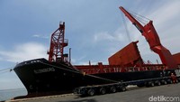 Perjalanan menuju Depo Lebak Bulus diperkirakan akan berlangsung selama empat jam dan menempuh jarak 44,5 km.