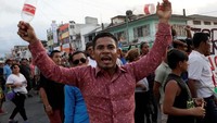 Dalam hal ini Menteri Dalam Negeri Meksiko Alfonso Navarrete Prida mengatakan negaranya terus memantau rombongan migran itu, dan menolak tekanan apapun dari Amerika. 