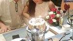 Sweet! Ini 10 Pose Romantis Baby Margaretha dan Suami Saat Makan