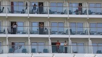 Kapal dengan maksimum kapasitas 4000-5000 wisatawan itu memliki tiket seharga Rp 10 juta untuk satu orang. Selain itu Genting Dream juga menawarkan koleksi kegiatan dan hiburan yang beragam, termasuk enam seluncuran air, area panjat tebing, over-the-sea zip-line sepanjang 35 m, lapangan golf mini, arena Bowling glow-in-the-dark, Teater Zodiac berkapasitas 999-seater untuk menyaksikan pertunjukan kelas dunia dan fasilitas karaoke canggih, serta klub malam Zouk dan Zouk Beach Club yang terkenal dengan pesta Zouk Out At Sea.