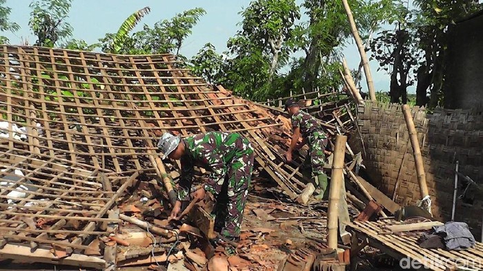 Angin Puting Beliung Terjang Rembang, 12 Rumah Rusak
