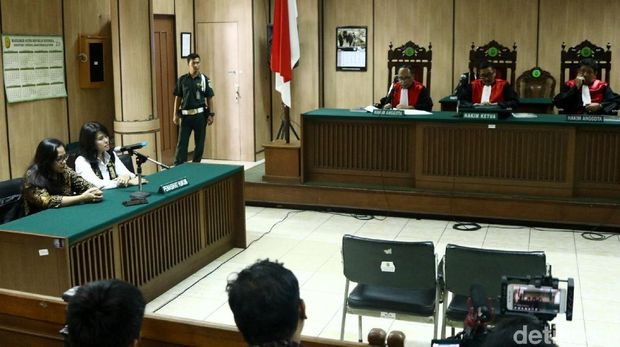 Sidang cerai Ahok-Vero / 