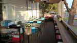 Kafe Mungil di Bekas Stasiun Ini Punya Makanan Enak, Sayang Kalau Dilewati Saja