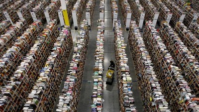 Mengintip Kesibukan di Gudang Toko Online Raksasa