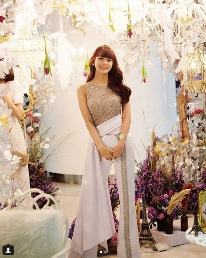 Pesona Cantiknya Istri Gilang Dirga