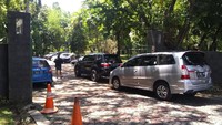 Seorang warga mengatakan saat kendaraan Ratna di derek, dia baru saja melakukan aktivitas joging. Dikatakannya, Dishub memang sering melakukan kegiatan patroli di sekitar wilayah Tebet. (Foto: Muhammad Taufiqurrahman/detikcom)