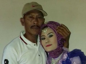 Viral, Kisah Haru Wanita Lampung Pertama Kali Bertemu Ayah Saat Menikah