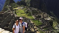 Pasangan ini juga tak lupa mengunjungi Macchu Picchu di Peru. Selepas menikah mereka memang bersumpah untuk berkunjung ke 7 benua. (Jordi Lippe-McGraw/Instagram)