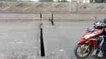 Penampakan Renggangan di Jalan Jembatan Akses Marunda