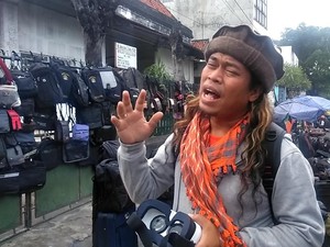 Seniman Surabaya Ini Protes Sukmawati dengan Puisi Buatannya