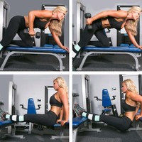 Selain sebagai sosialita, Theresa Roemer yang masih seksi di usia 50-an juga dikenal sebagai penggila olahraga. Dia sudah meluncurkan buku fitness berjudul Naked In 30 Days, panduan agar orang-orang bisa tampil percaya diri dengan bentuk tubuhnya. Foto: Instagram