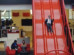 Suasana Kantor YouTube Sebelum Diberondong Peluru