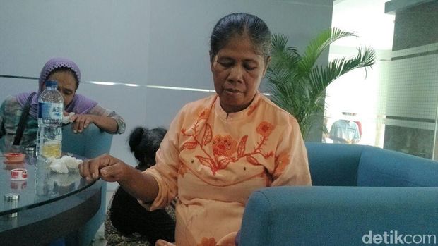 Salah seorang warga Kulon Progo peserta aksi.