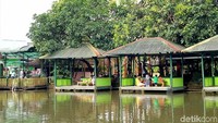Lubana Sengkol berlokasi di pinggir serpong ke arah Puspitek. Di sini traveler bisa wisata outbond dan beragam aktifitas seperti naik kano, main bebek hingga flying fox. (dok.detikFood/ Lusiana)