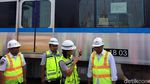 Sambil Jongkok, Menhub Cek Gerbong MRT