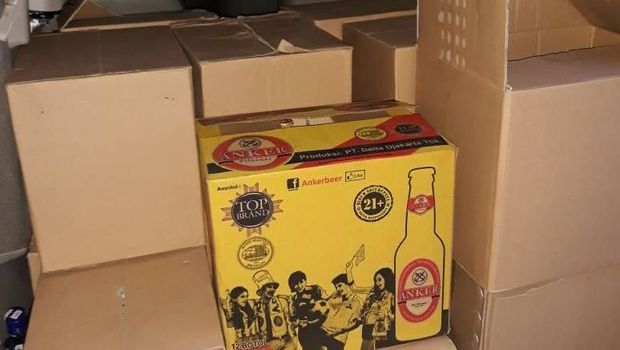 Polisi Gerebek Warung Jamu Tempat Oplos Miras di Tangsel