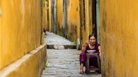 Saat pagi hari, kebanyakan orang Vietnam tidak pernah sarapan di rumah. Traveler akan menemui penduduk setempat makan di warung-warung di sekitar jembatan Jepang di Jalan Nguyen Thai Hoc dan Tran Phu (Rehahn/BBC Travel)