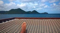 Alex Oxlade-Chamberlain pernah liburan ke St Lucia di Karibia. Pemain yang sebelumnya memperkuat Arsenal ini, tampak menikmati keindahan lautnya (alexoxchamberlain/Instagram)