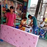 Lewat postingan di Facebook, Giearson memposting foto-foto yang memperlihatkan tahapan ia merombak kamar kekasihnya. Dari kamar yang tak keruan seperti kapal pecah, menjadi rapi dan cantik. Foto: Facebook /Giearson Agapito Genova