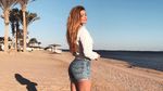 Pacar Loris Karius & Pantai-pantai Cantik yang Dikunjunginya