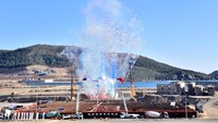 Pembangkit Akkuyu ini diperkirakan akan mulai beroperasi tahun 2023. Biaya proyek diperkirakan akan melebihi anggaran US$ 20 miliar yang ditetapkan untuk total 4.800 megawatt. Proyek ini menjadi bagian dari visi 2030 yang menandai nyaris 100 tahun berdirinya Turki era modern. (Foto: Reuters)