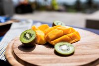 Apa Benar Makan Mangga Bisa Bikin Wajah Jerawatan?