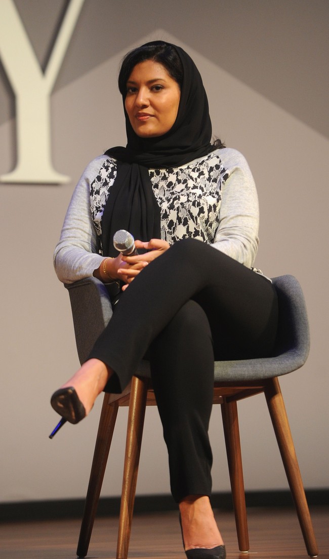 Putri Reema merupakan anak dari Bandar bin Sultan dan Haifa bint Faisal, putri kandung mendiang Raja Saudi Faisal. Ia dikenal atas kiprahnya sebagai pengusaha dan pemimpin department store mewah asal Inggris, Harvey Nichols, cabang Riyadh. Reema dikenal sebagai CEO Alfa International yang sukses mengembalikan perusahaan milik keluarga kembali ke masa kejayaan lewat strategi bisnisnya. Wanita 41 tahun ini juga berperan penting dalam pemberdayaan perempuan di Arab Saudi. Reema berani melawan arus budaya konservatif di Arab dengan mempekerjakan wanita sebagai staf department store Harvey Nichols. Hal itu membuatnya masuk dalam daftar 200 Most Powerful Arab Women versi Forbes. Foto: Getty Images