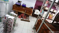 Mendengar kata peti mati, mungkin banyak sebagian orang akan merinding dibuatnya. Maklum saja, benda yang satu ini identik dengan dunia alam kubur yang menyeramkan.