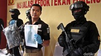 Satu pelaku ditembak mati. Sementara satu pelaku lainnya menjadi DPO.