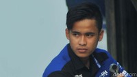  Pembalap muda tim Yamaha Indonesia, Galang Hendra Pratama, melakukan sesi foto saat berkunjung ke kantor Detikcom, Kamis (5/4/2018).