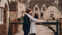 Dari yang semula hobi, akhirnya pasangan ideal ini jadi selebgram betulan. Kalau penasaran dengan foto-foto kecenya, langsung cus difollow saja ya traveler. (@monalogue/Instagram)