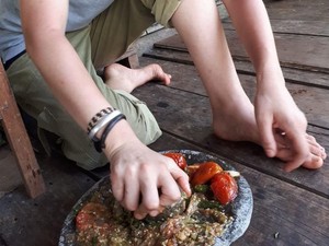 Sambil Cari Bonita, Pawang Harimau Asal Kanada Ngulek Sambel