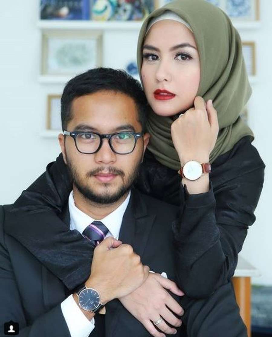 Para Seleb Cantik yang Menikahi Berondong