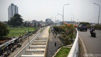 Sebelumnya uji coba underpass Matraman, Jakarta Timur, direncanakan 3 April lalu, namun tertunda akibat belum rampungnya pompa air di underpass tersebut.